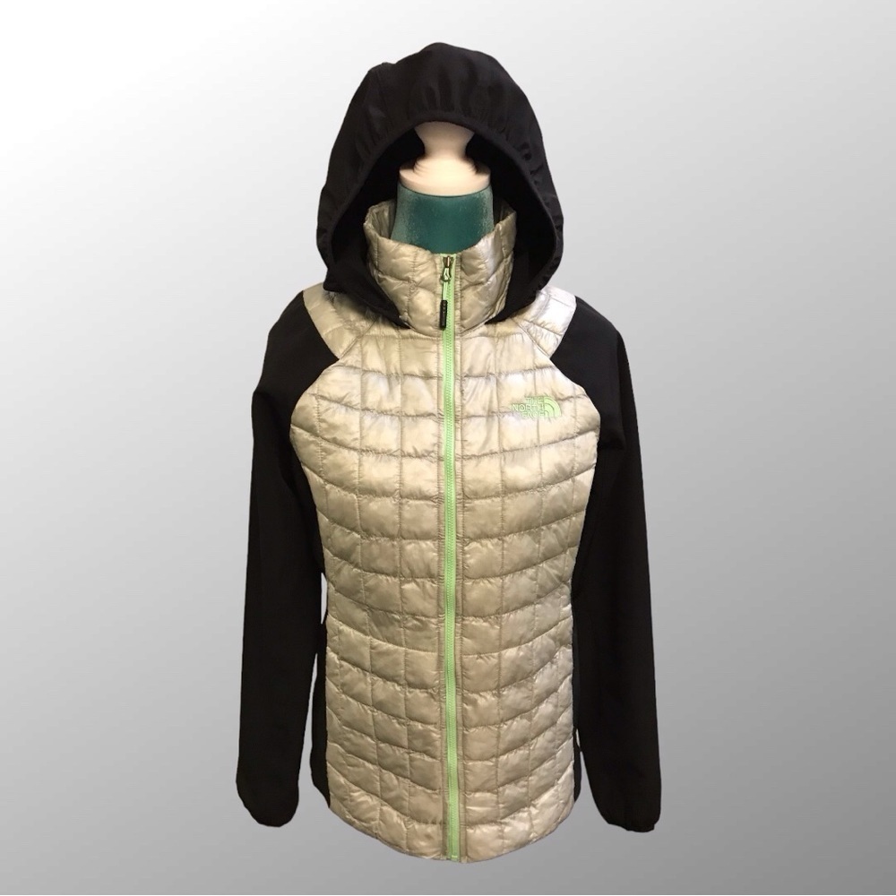 Pre-loved North Face lightweight hooded puffer